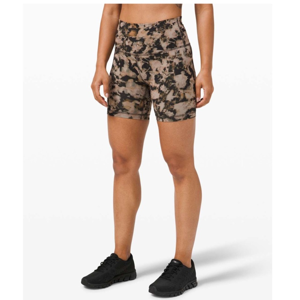 Lululemon Wunder Train High-Rise Short 6"
Dispersed Light Raw Linen Multi Size 4